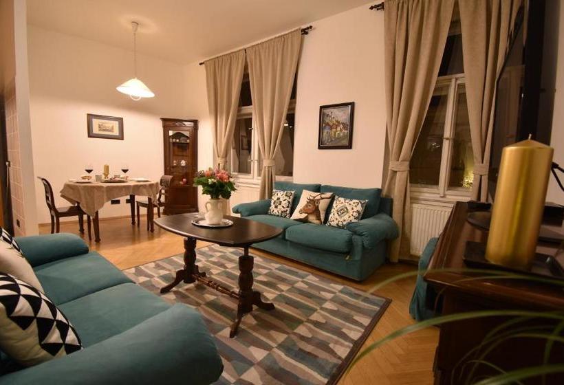 Cozy Flat By The Astronomical Clock