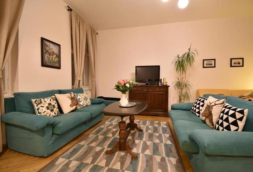 Cozy Flat By The Astronomical Clock