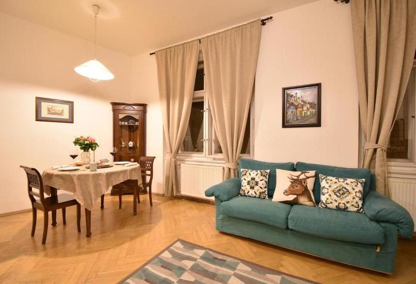 Cozy Flat By The Astronomical Clock