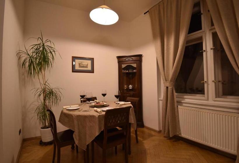 Cozy Flat By The Astronomical Clock