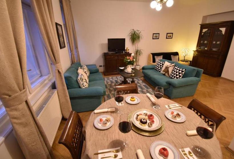 Cozy Flat By The Astronomical Clock