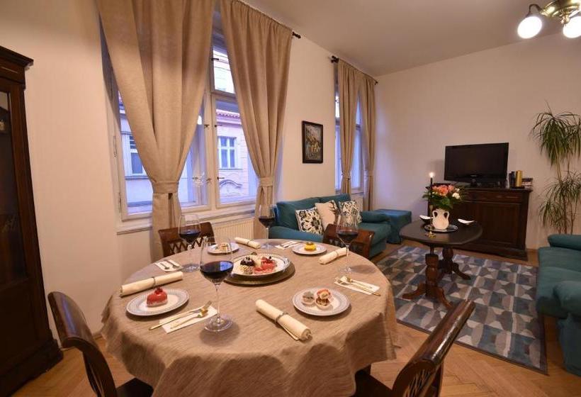 Cozy Flat By The Astronomical Clock