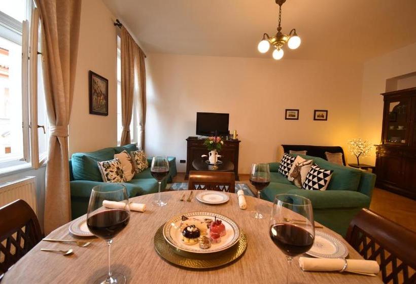 Cozy Flat By The Astronomical Clock