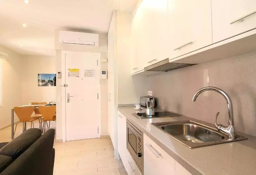 Classbedroom Barcelona Beach Apartments