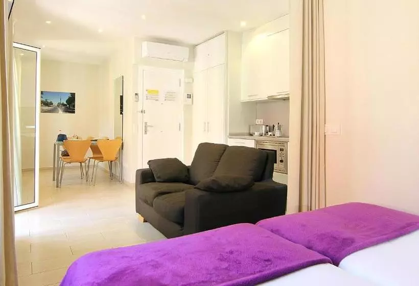 Classbedroom Barcelona Beach Apartments