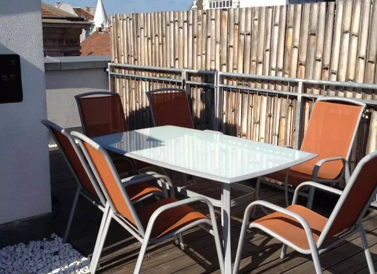 Debo Apartments Schönbrunner Strasse  Contactless Check In