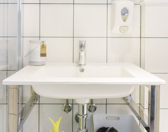 مسافرخانه Bypillow Wander