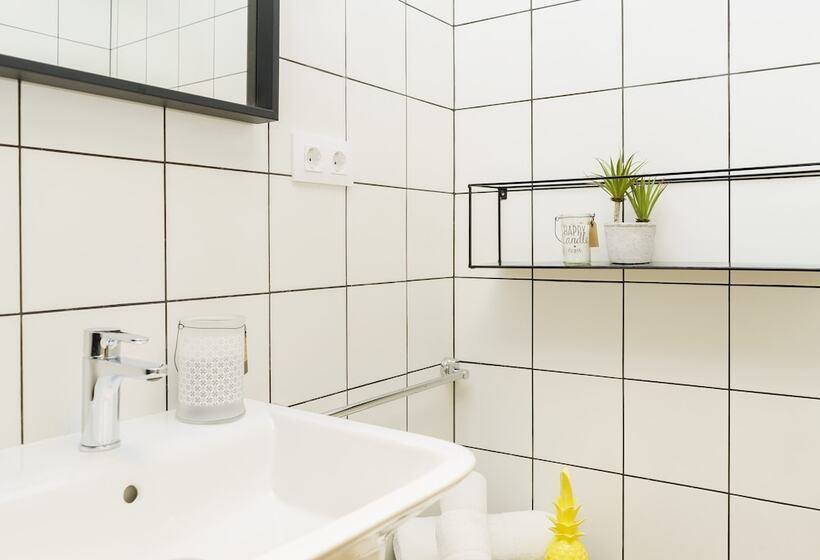 مسافرخانه Bypillow Wander