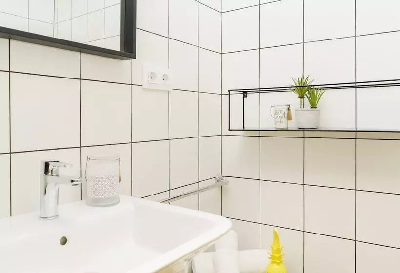 مسافرخانه Bypillow Wander