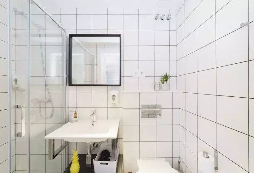 مسافرخانه Bypillow Wander