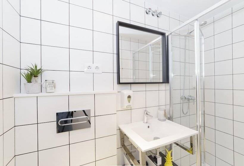 مسافرخانه Bypillow Wander