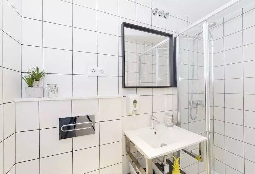 مسافرخانه Bypillow Wander