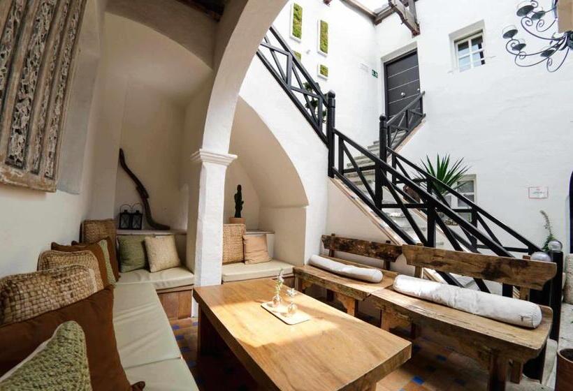 مسافرخانه Silos19 Suites