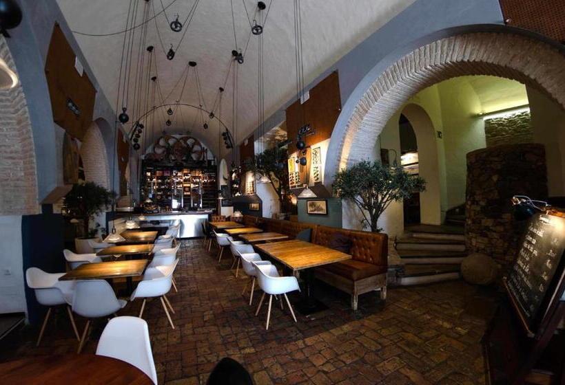 مسافرخانه Silos19 Suites