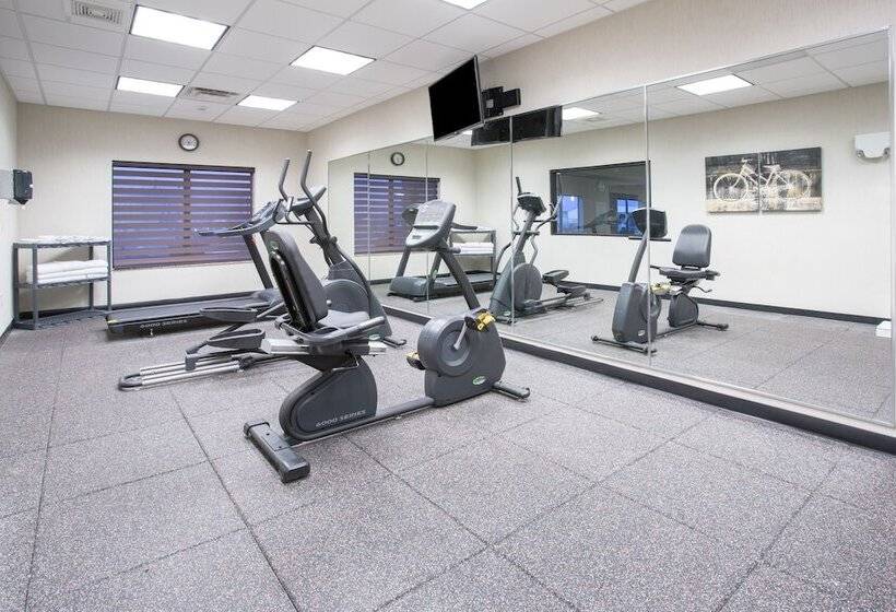 בית מלון כפרי Holiday Inn Express & Suites Glendive, An Ihg