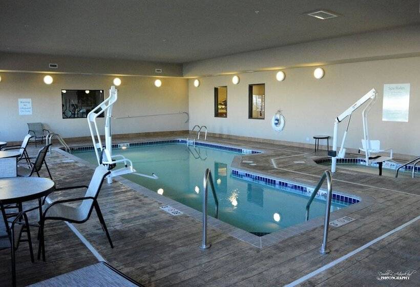 בית מלון כפרי Holiday Inn Express & Suites Glendive, An Ihg