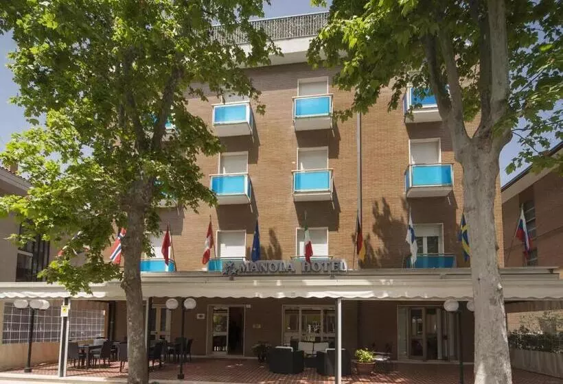 هتل Manola