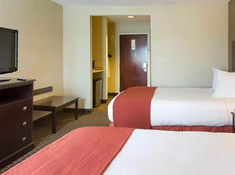 Отель Quality Inn & Suites Quantico