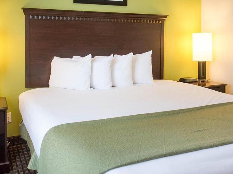 Отель Quality Inn & Suites Quantico