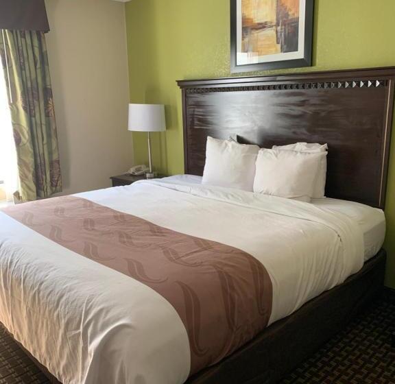 Отель Quality Inn & Suites Quantico