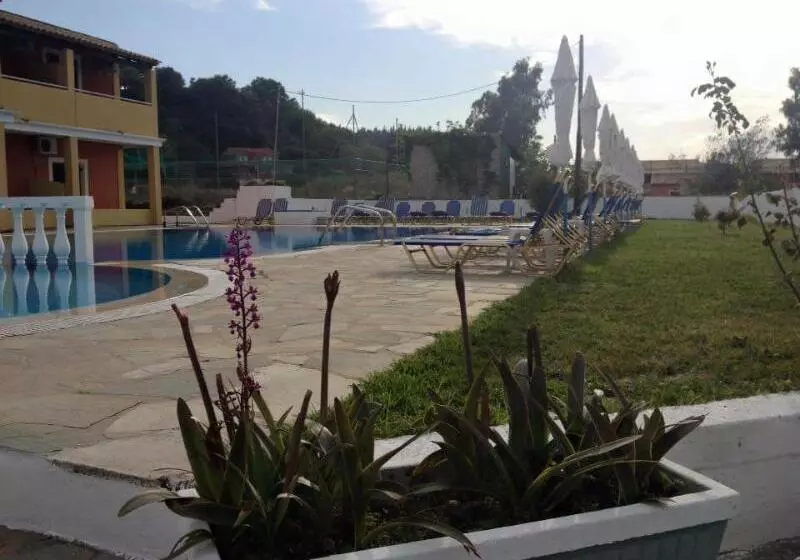 Alexis Pool Apartments