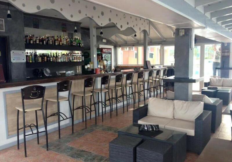 Alexis Pool Apartments