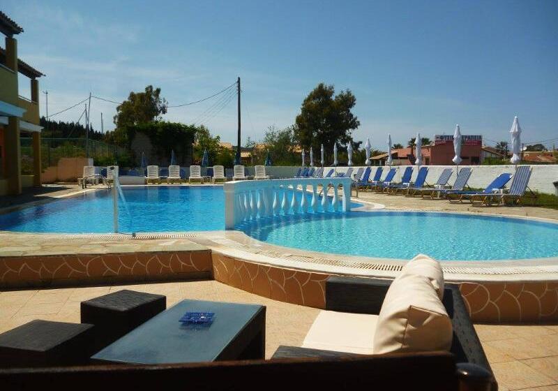 Alexis Pool Apartments