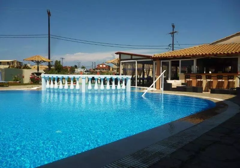 Alexis Pool Apartments