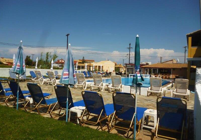 Alexis Pool Apartments