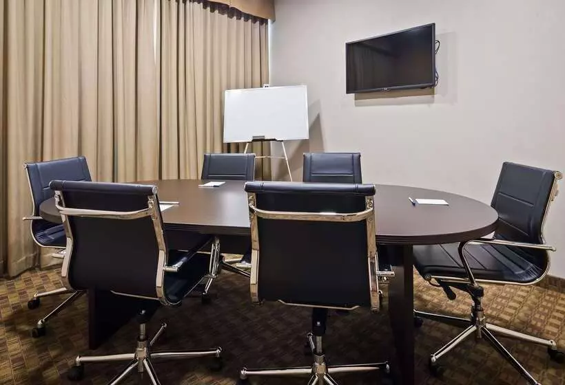 Отель Best Western Plus Fergus