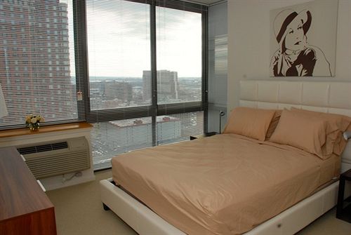 فندق Churchill At 50 Columbus