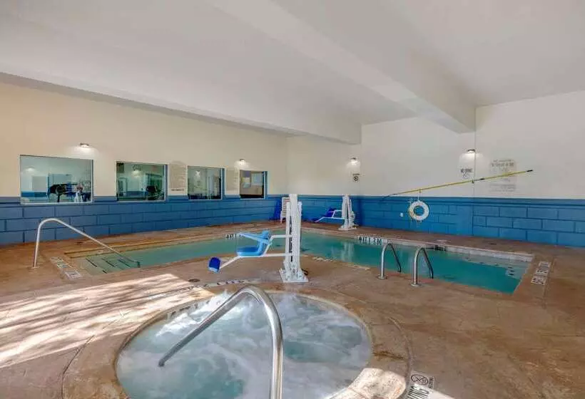 호텔 Comfort Suites