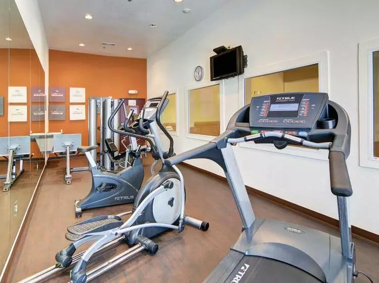 호텔 Comfort Suites