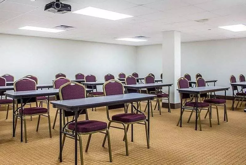 هتل Days Inn By Wyndham Brooklyn Borough Park