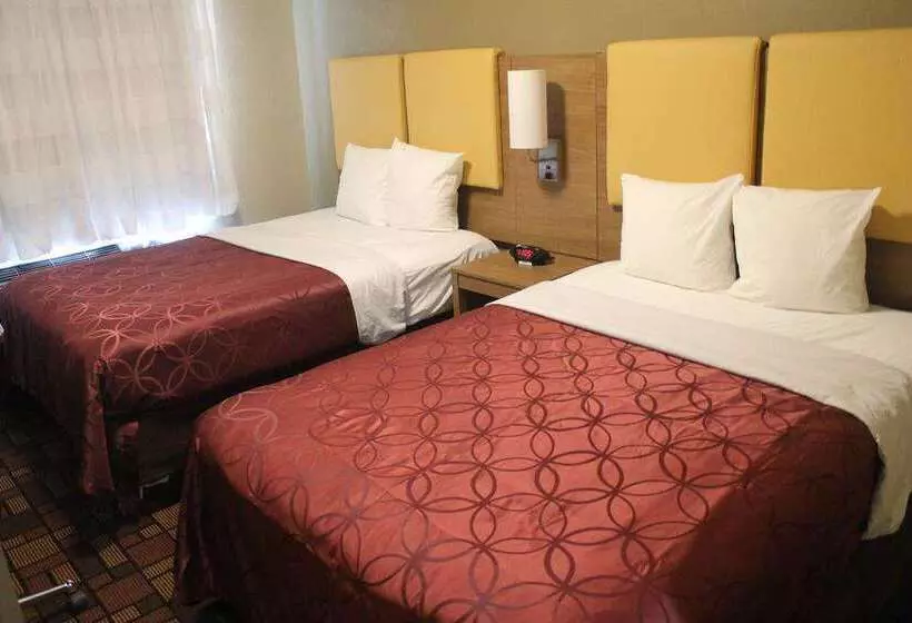 هتل Days Inn By Wyndham Brooklyn Borough Park