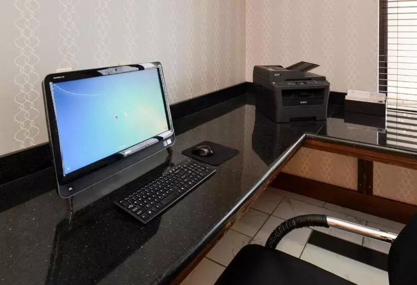 Otel Holiday Inn Express & Suites Greenfield, An Ihg