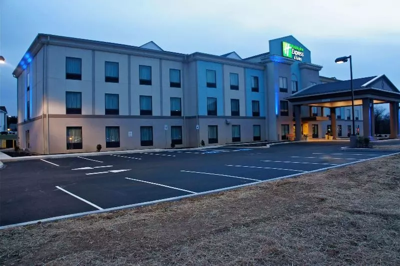 Отель Holiday Inn Express & Suites Northeast, An Ihg