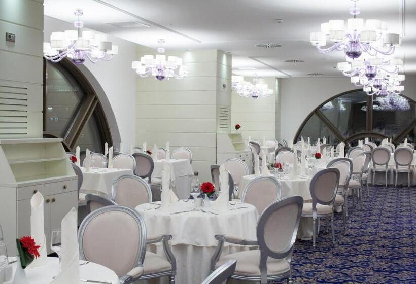 בית מלון כפרי International Iasi