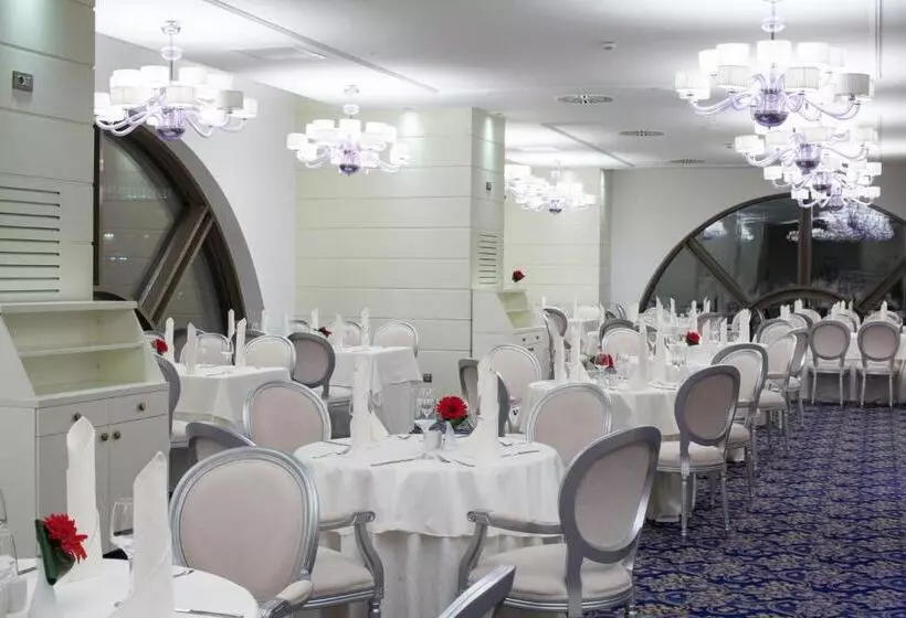 בית מלון כפרי International Iasi