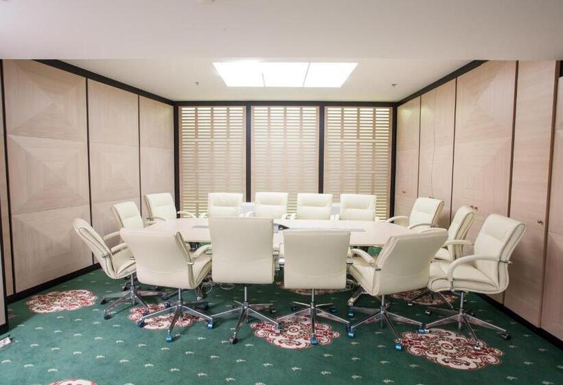 בית מלון כפרי International Iasi