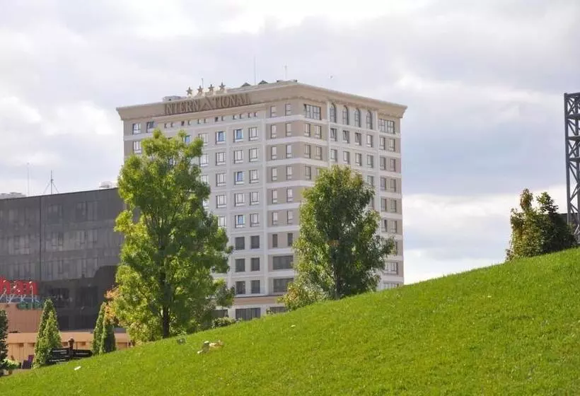 בית מלון כפרי International Iasi