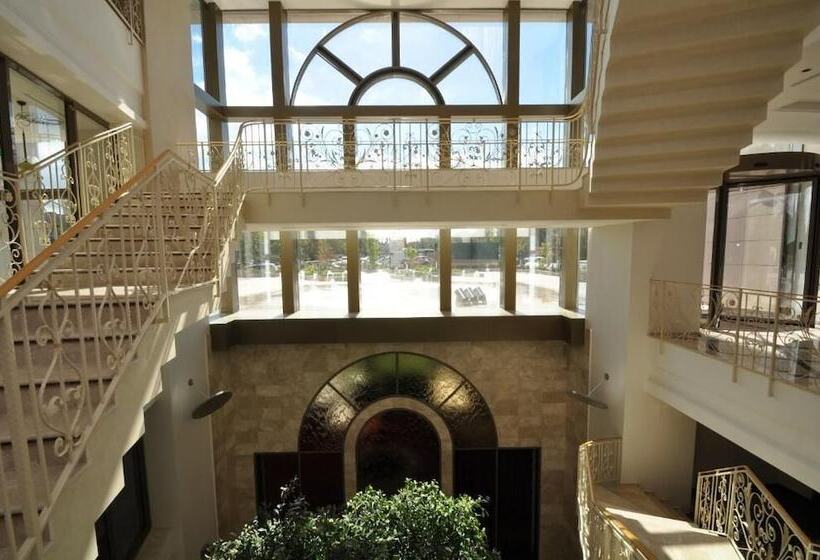 בית מלון כפרי International Iasi