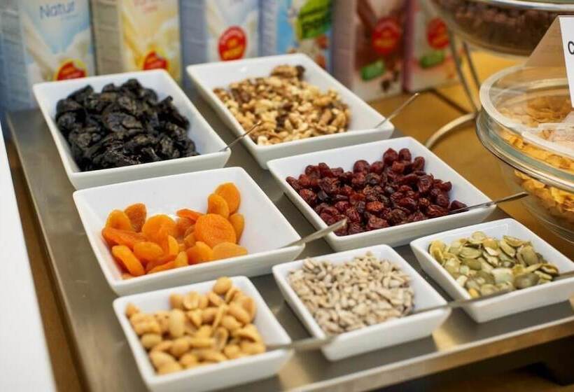 בית מלון כפרי International Iasi