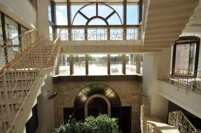 בית מלון כפרי International Iasi