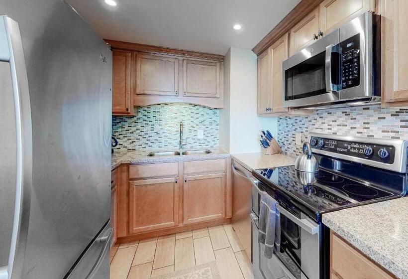 Отель Kauhale Makai By Maui Condo And Home