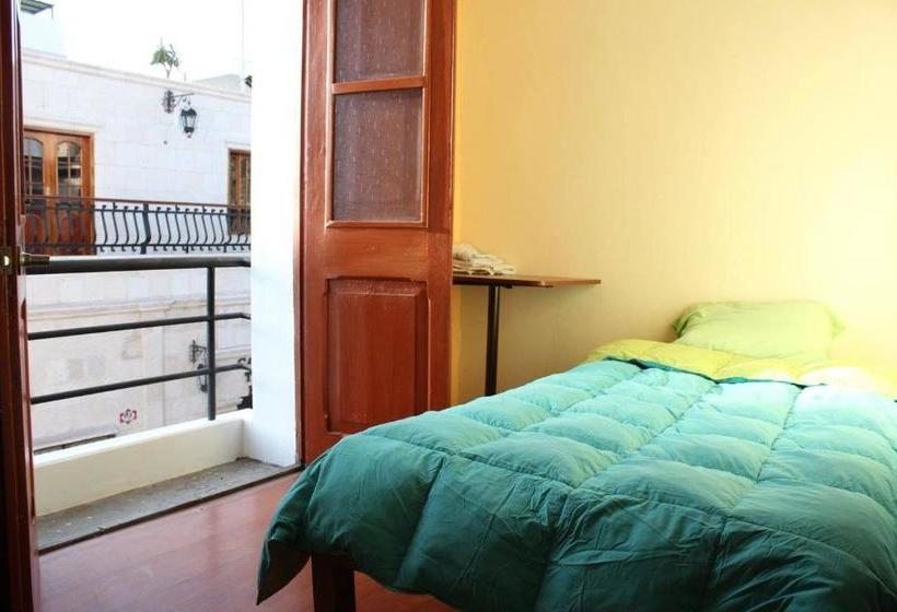 هتل Hostel Misti House