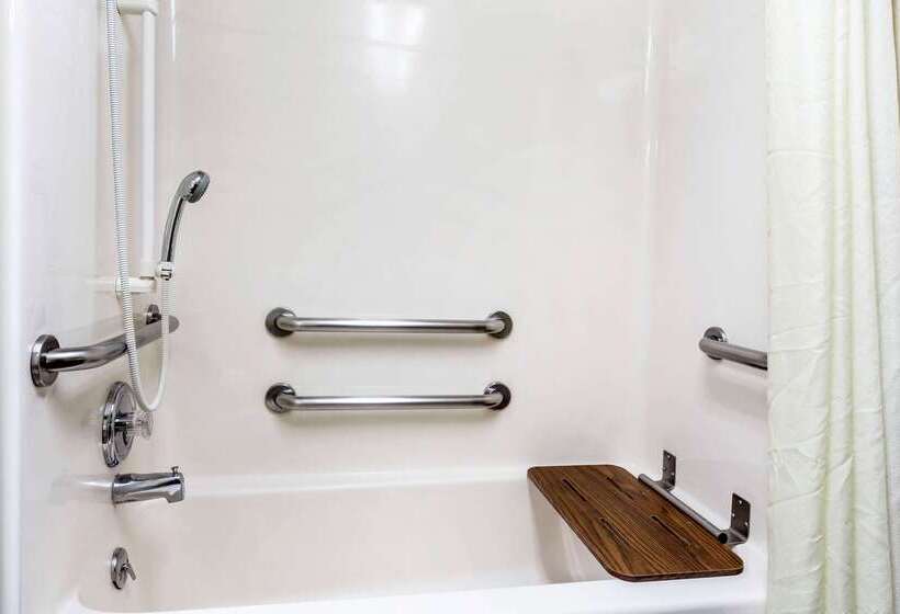 فندق Quality Inn Downtown