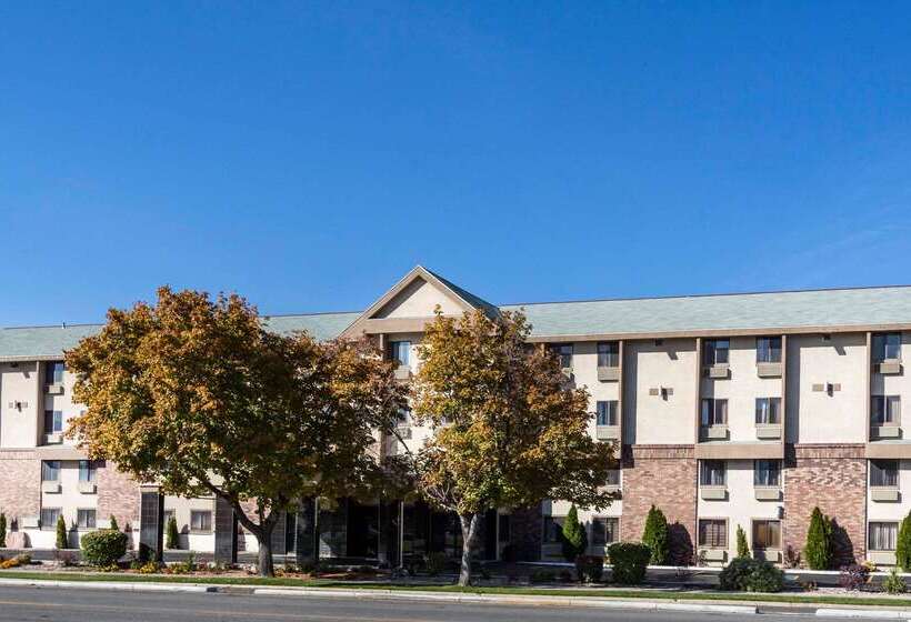 فندق Quality Inn Downtown