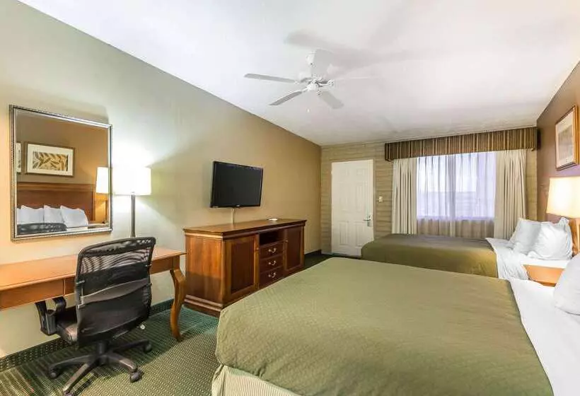 호텔 Quality Inn
