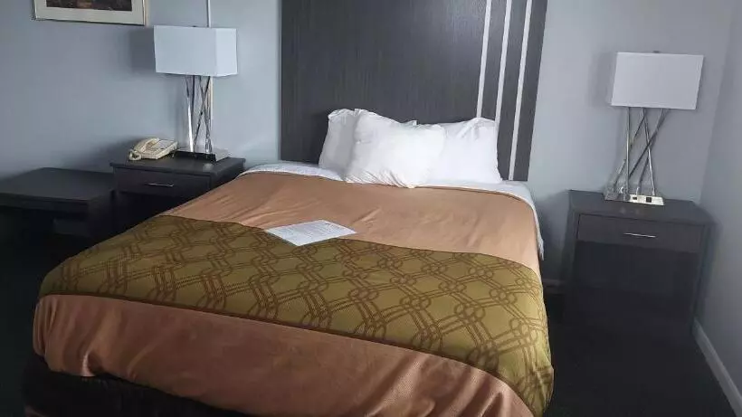 בית מלון כפרי Rodeway Inn